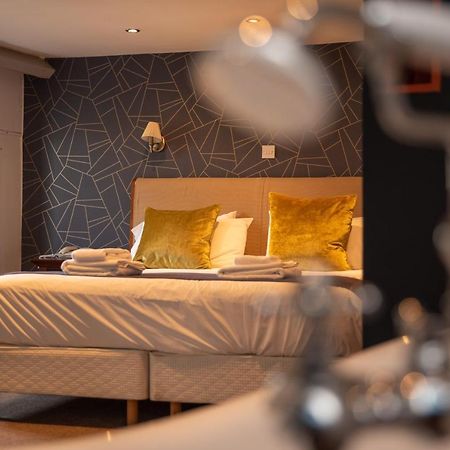 The Oak House Hotell Axbridge Exteriör bild A bedroom at the hotel