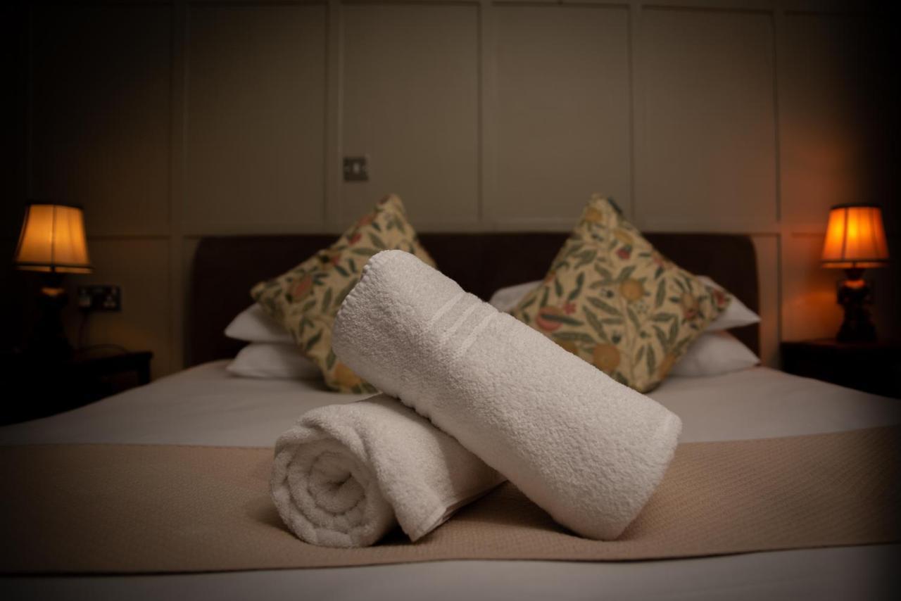 The Oak House Hotell Axbridge Exteriör bild Bath towels