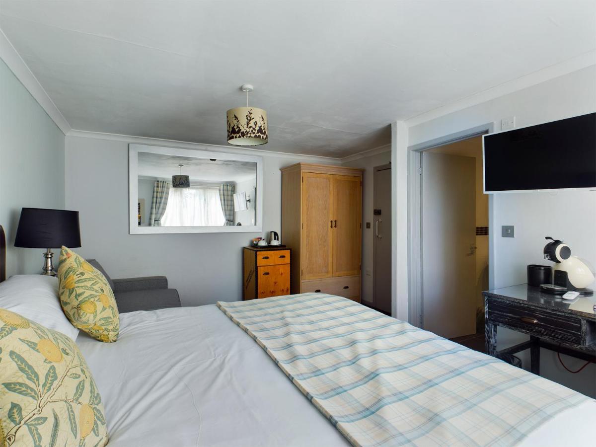 The Oak House Hotell Axbridge Exteriör bild A bedroom at the hotel