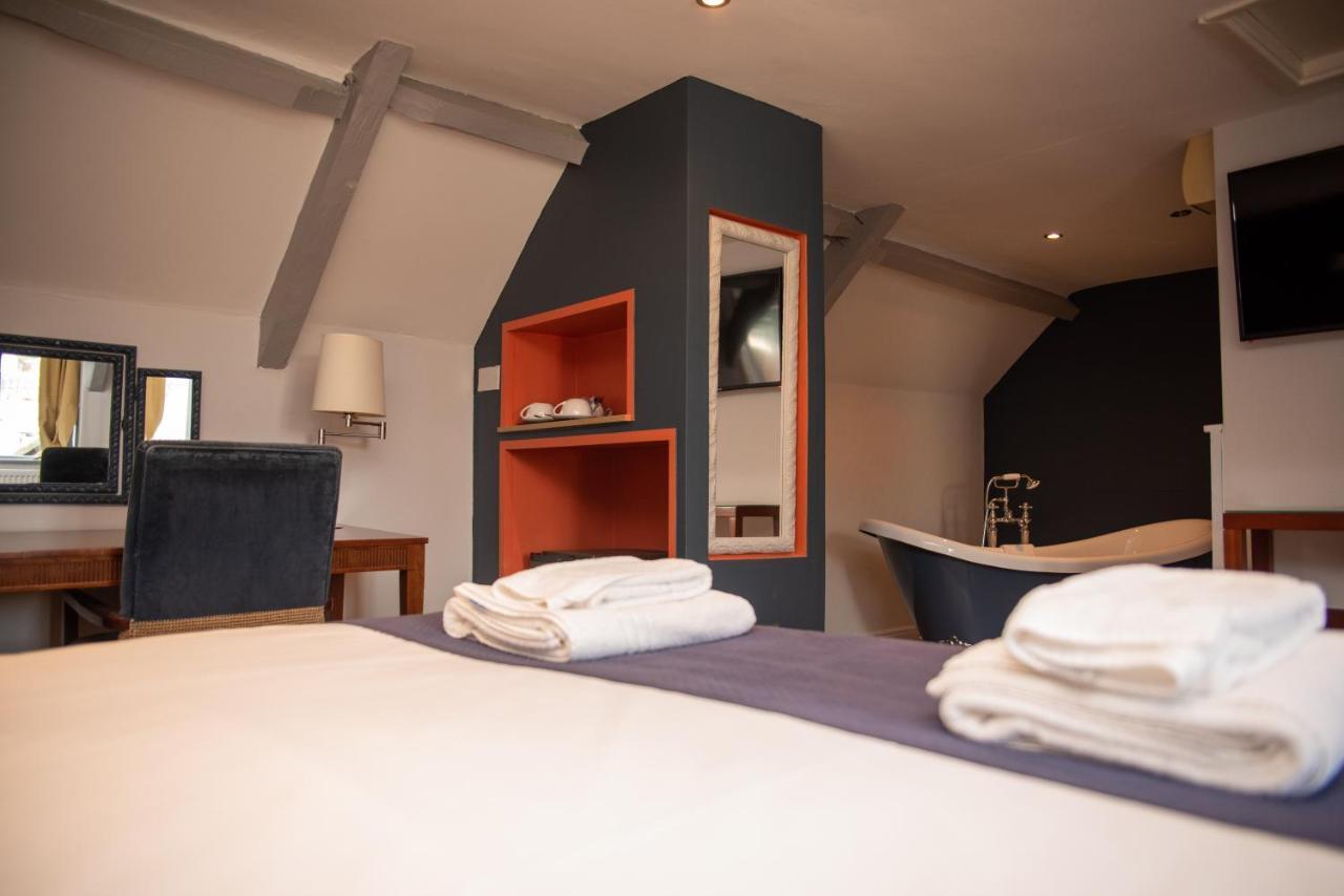 The Oak House Hotell Axbridge Exteriör bild A room at the hotel