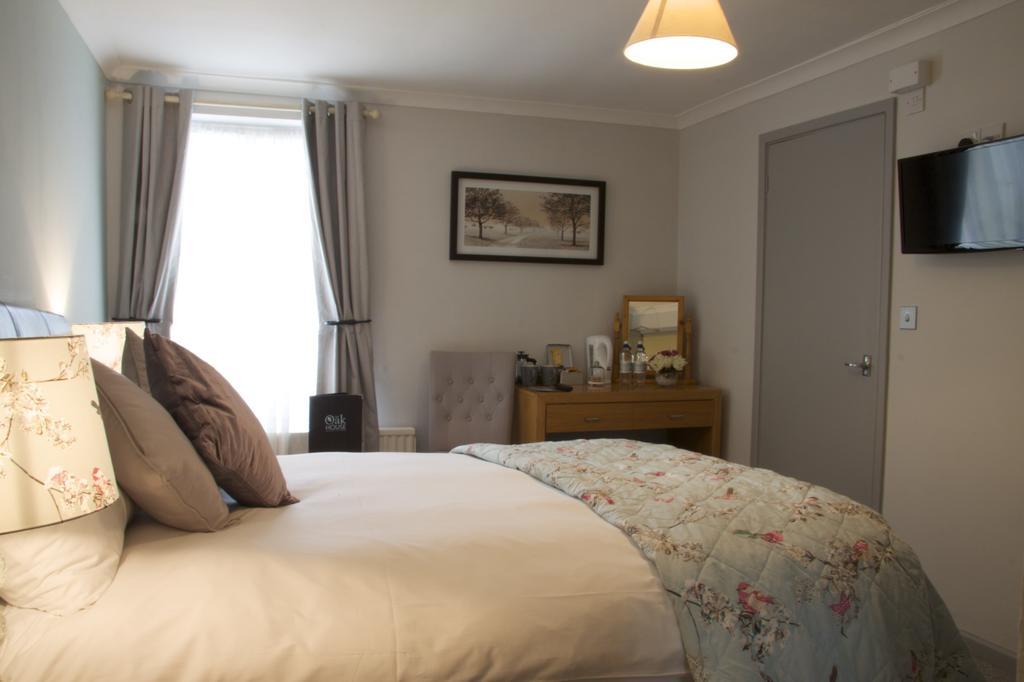 The Oak House Hotell Axbridge Exteriör bild A bedroom at the hotel