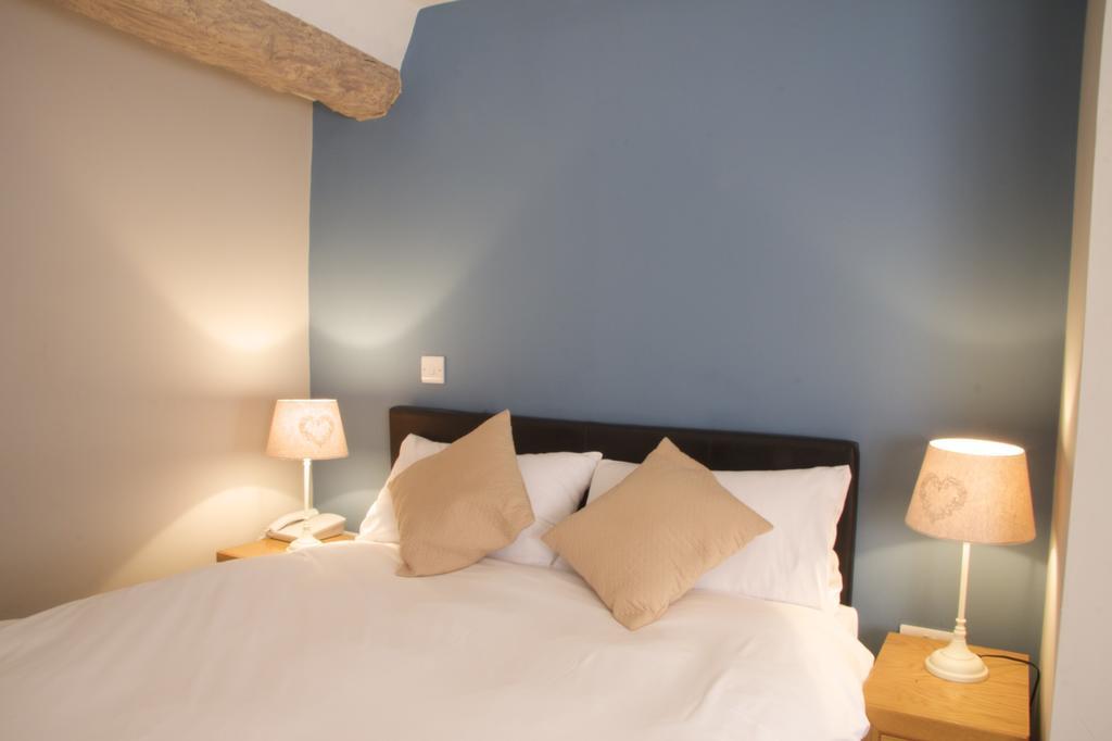 The Oak House Hotell Axbridge Exteriör bild A bedroom at the hotel